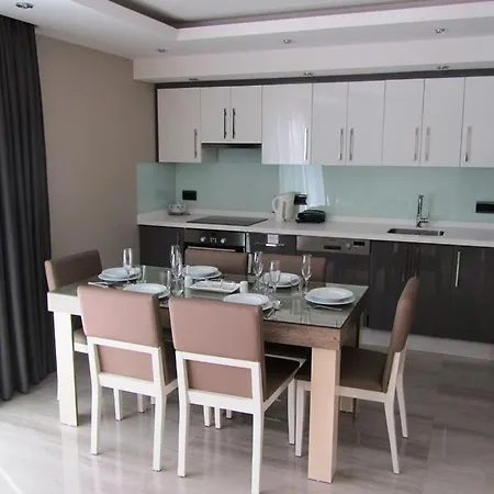Outstanding 2 Bed Home B 2 -3 In 5 Star Community Overlooking The Pool 아파트 *