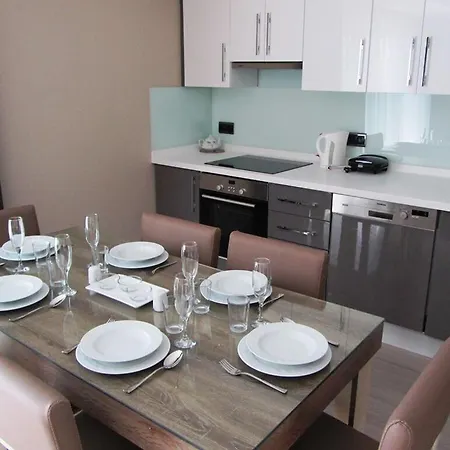 Outstanding 2 Bed Home B 2 -3 In 5 Star Community Overlooking The Pool シダ