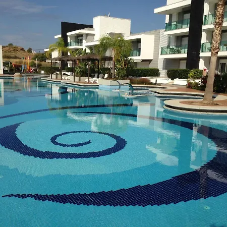 Apartment Outstanding 2 Bed Home B 2 -3 In 5 Star Community Overlooking The Pool Side